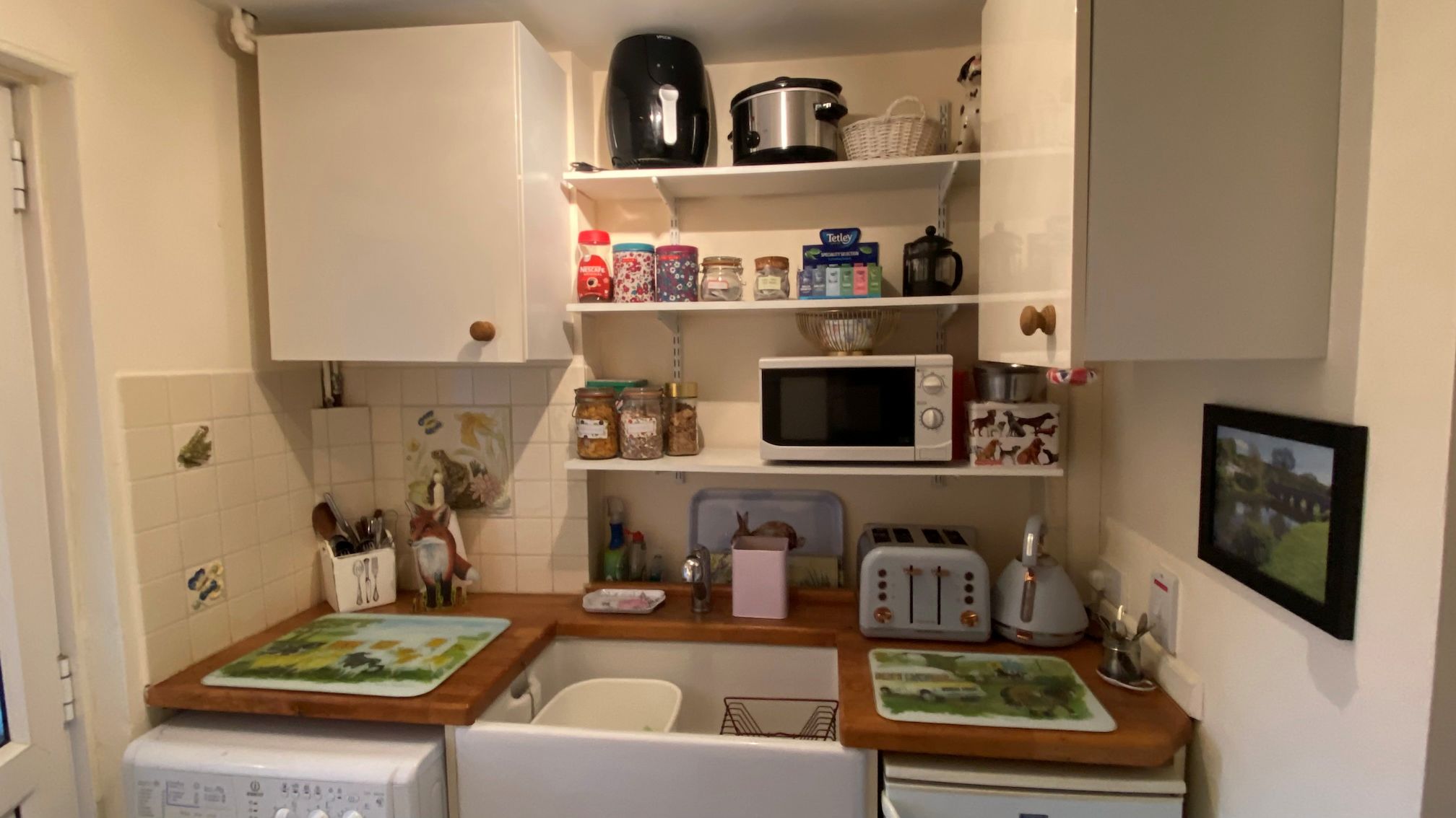 Fully equipped kitchenette
