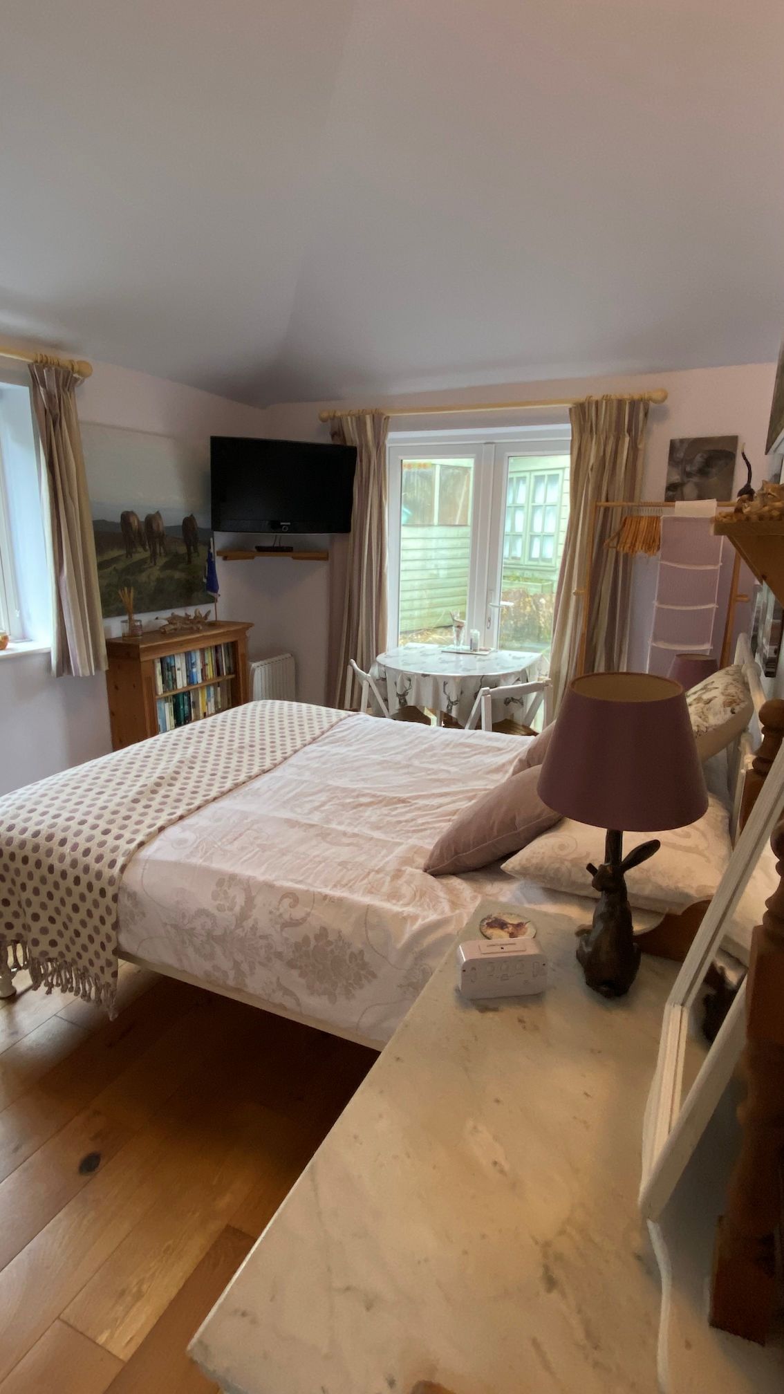 Comfortable king sized bedroom