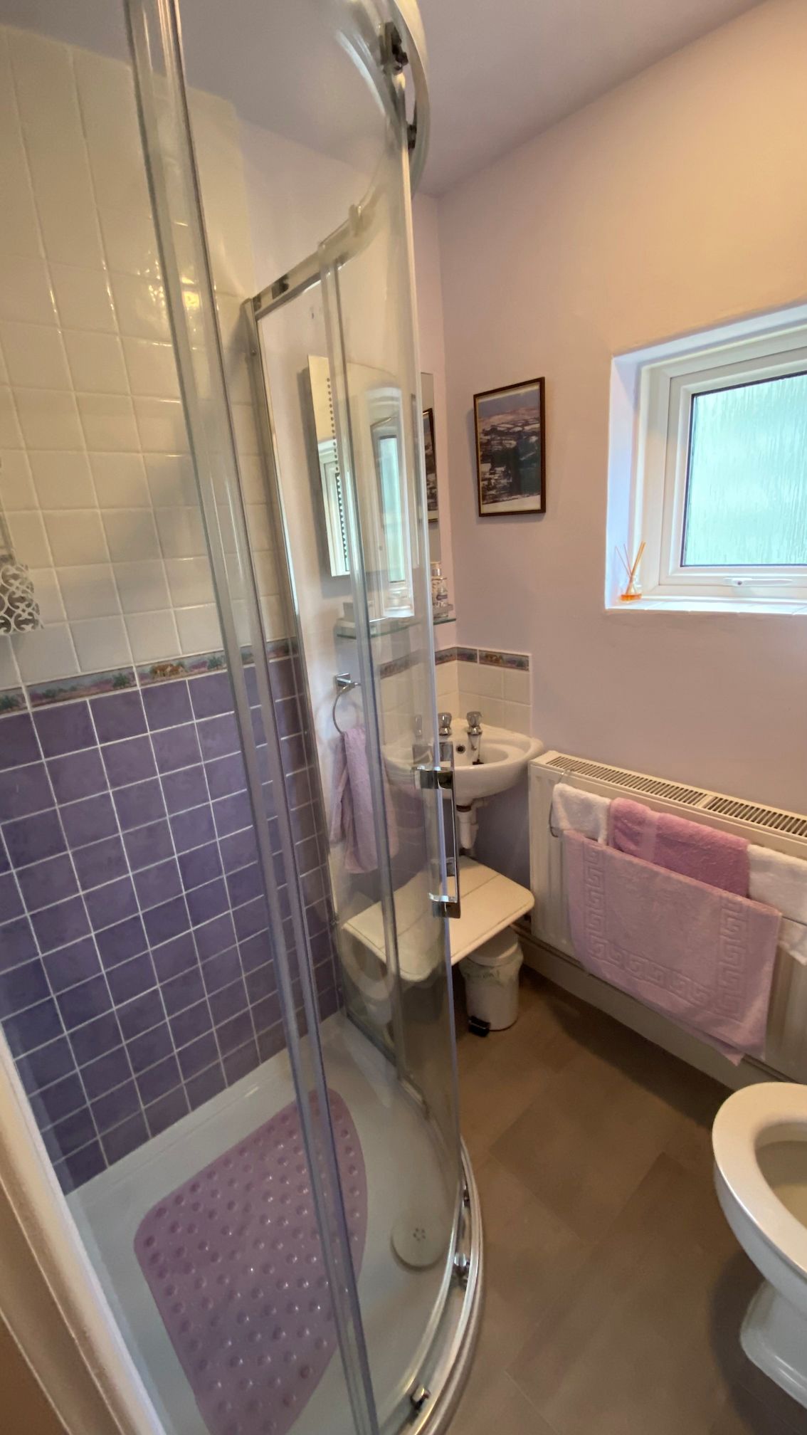 Private ensuite bathroom